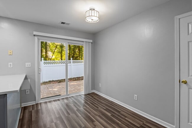 Building Photo - 10660 Holly Ridge Blvd