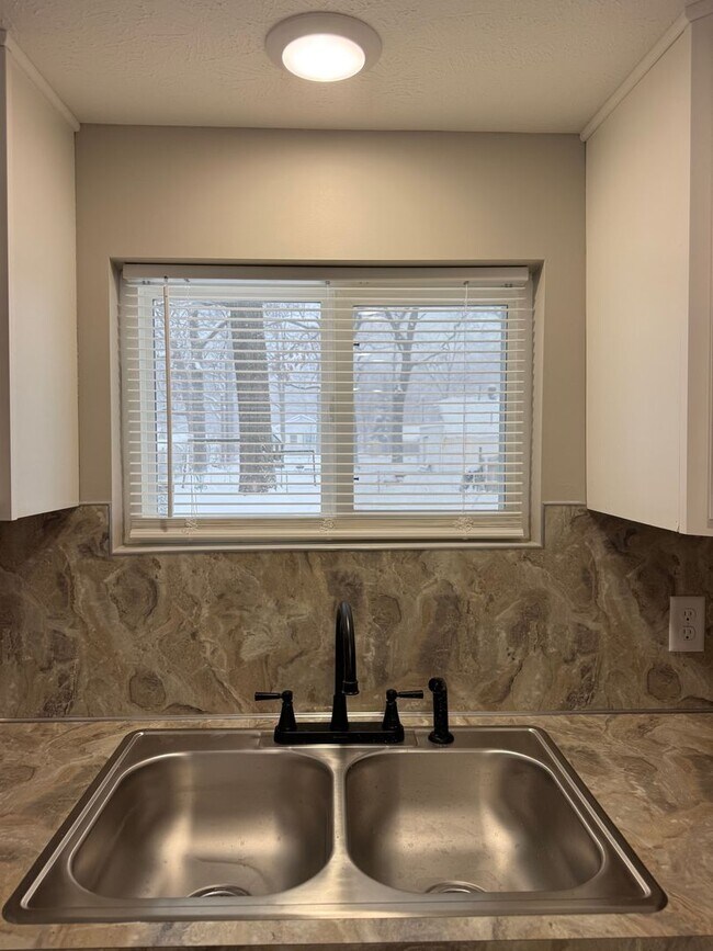 Building Photo - Like New! - 1 Bedroom Home in Muskegon