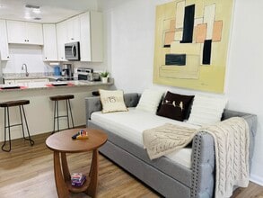 Building Photo - 1252 High Rd