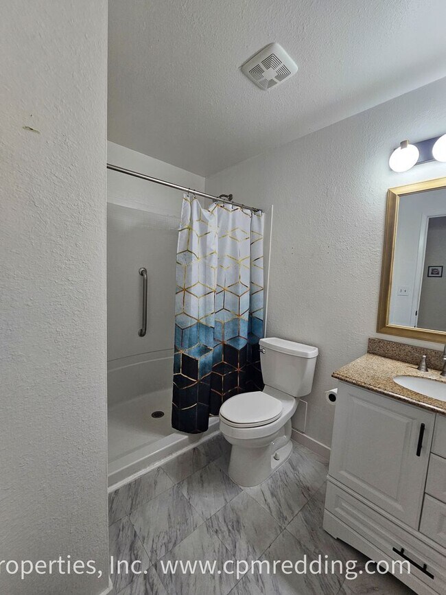 Building Photo - Spacious 3-Bedroom House with Gated Pool i...