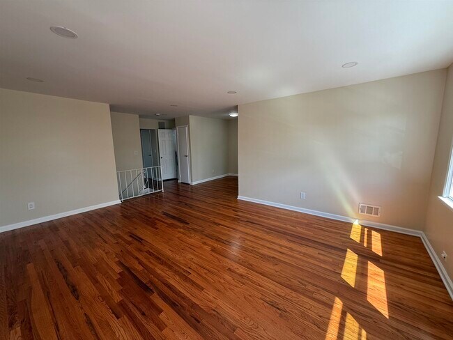 Building Photo - 42 Briarwood Rd
