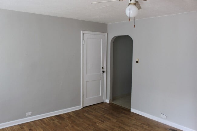 Building Photo - Clean 2 bedroom 1 bath by Columbia River Marina!