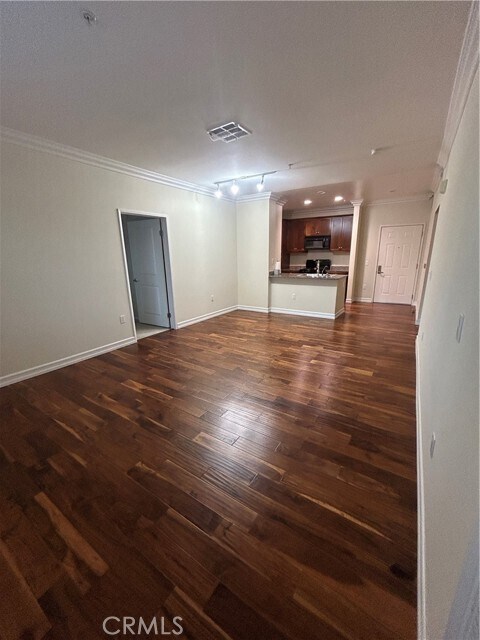 Building Photo - 1356 Scholarship