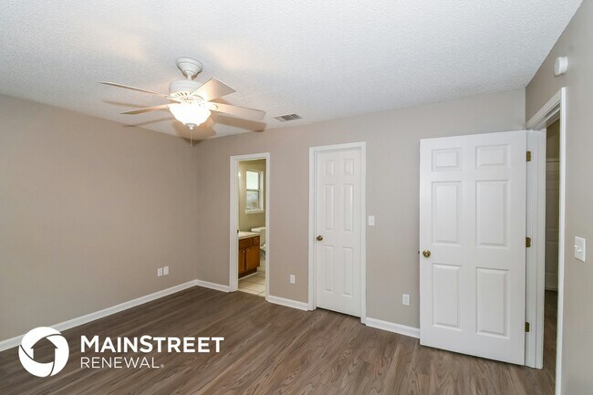 Building Photo - 2428 Justin Rd E