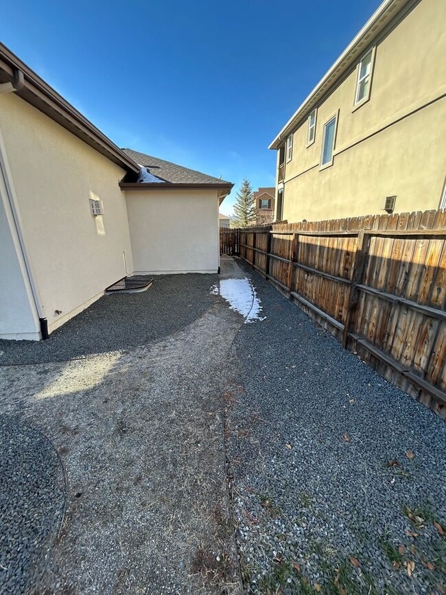 Building Photo - Absolutely Gorgeous 5-Bed 4-Bath with 3-car Garage Home!