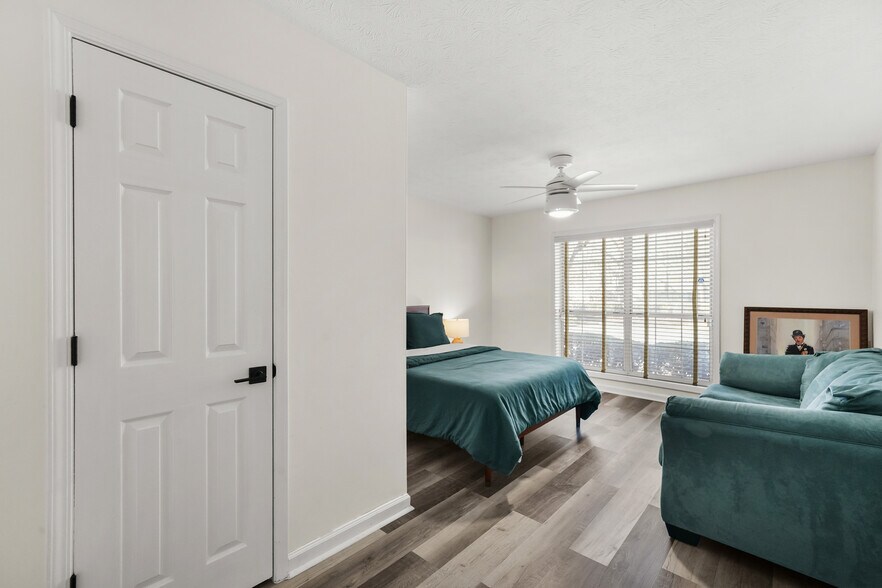 Building Photo - 1242 Weatherstone Dr NE