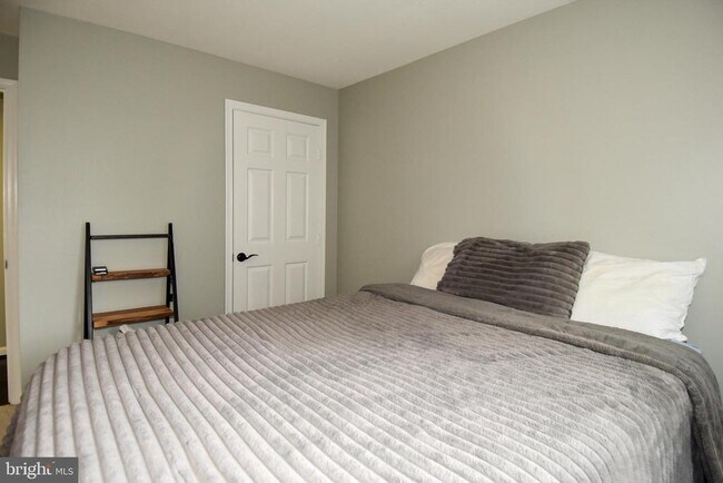 Building Photo - 406 Fortress Way