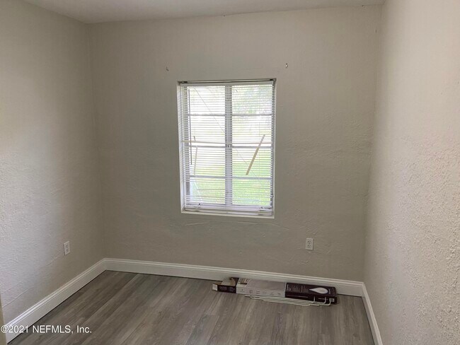 Building Photo - 5366 Baycrest Rd