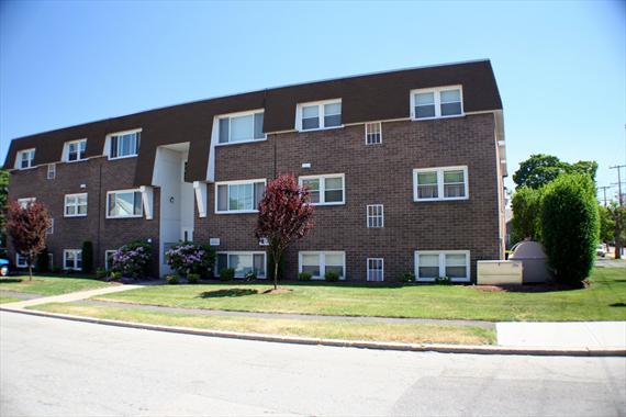 Primary Photo - Maple Court Apartments