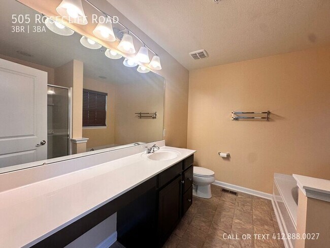Building Photo - 505 Rosecliff Rd