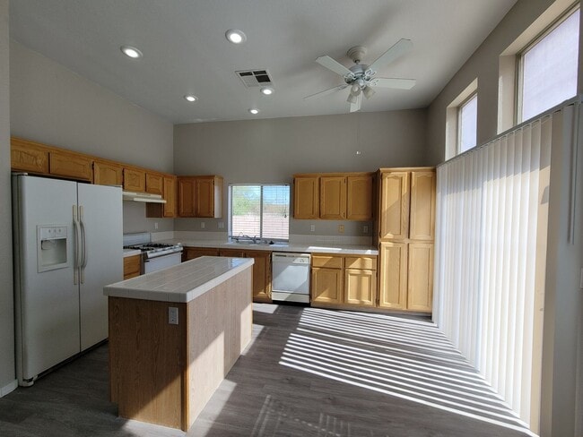 Building Photo - Beautiful 4 Bedroom Home in Green Valley