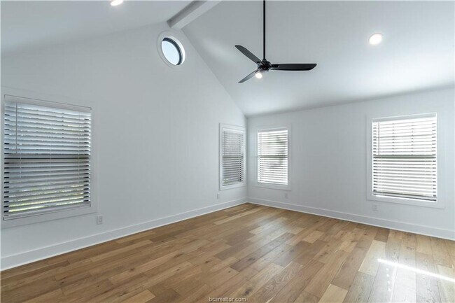 Building Photo - Historic District Gem! 4/3.5 Home Less tha...