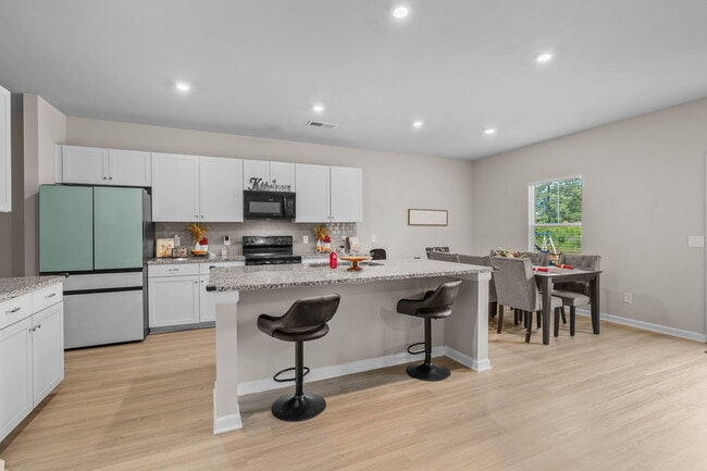 Building Photo - 1518 Valley Brook Dr SW