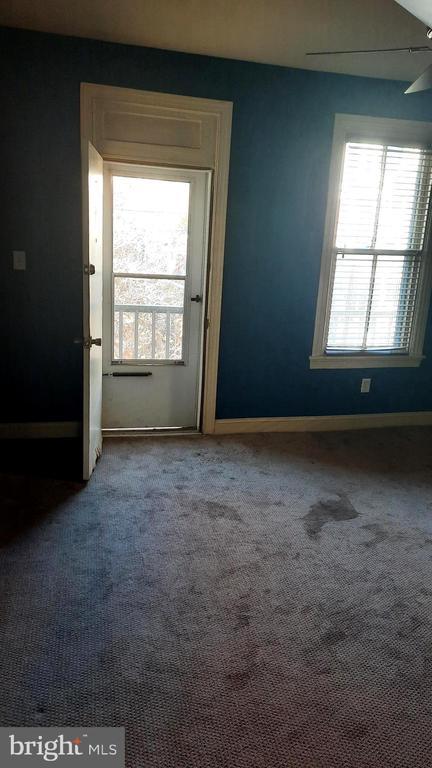 Building Photo - 238 Muench St