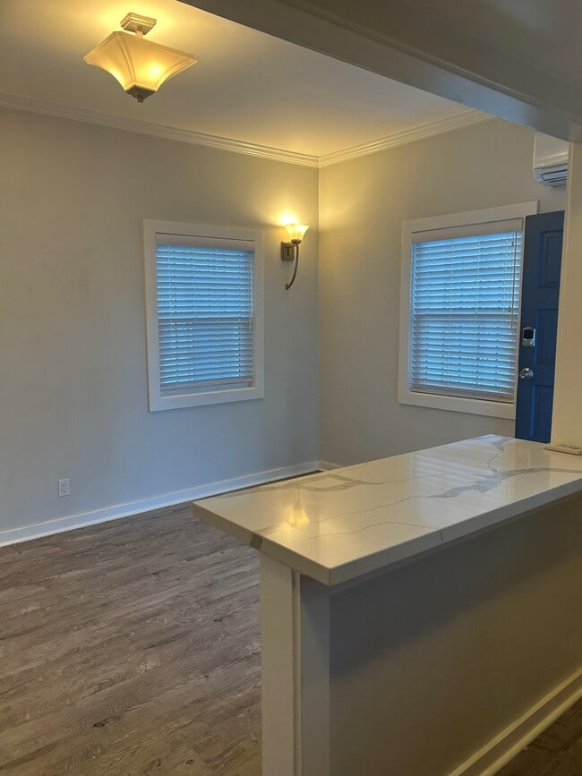 Building Photo - 832 Hilldale Ave