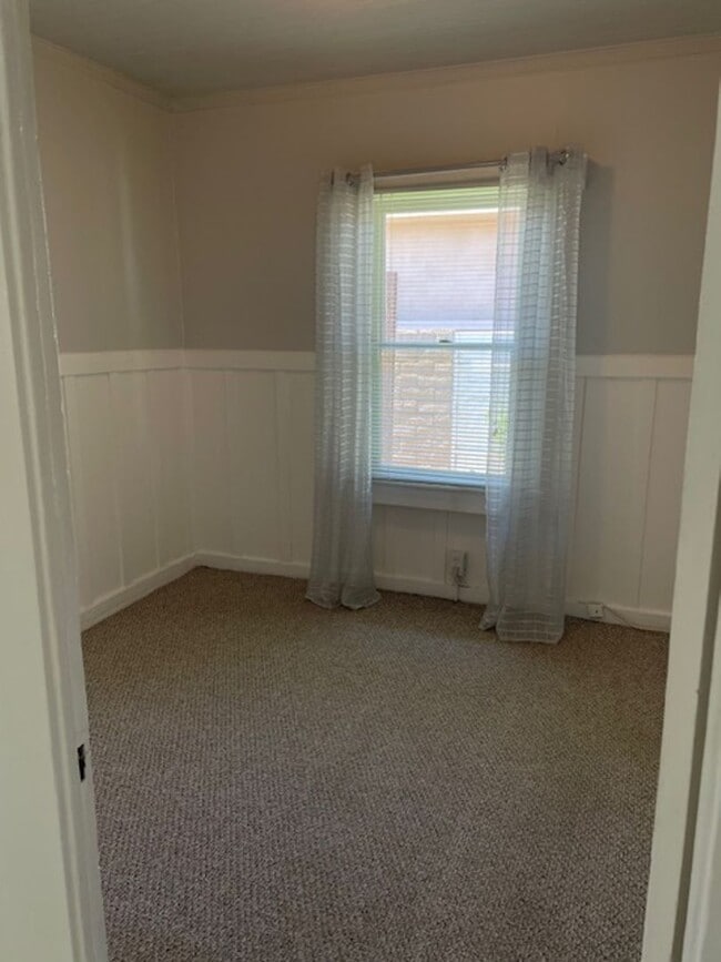 Building Photo - 2 bedroom 1 bath Brea $3200