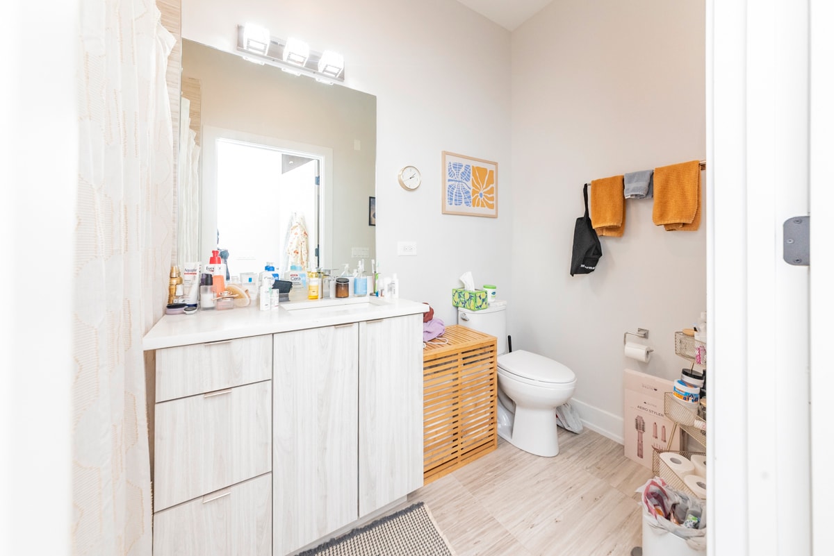 Building Photo - 2322 N Clark St