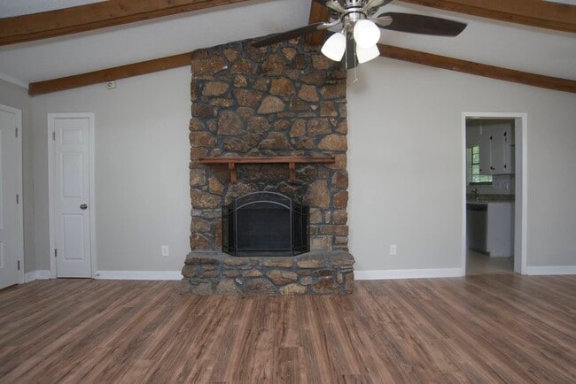 Building Photo - Spacious 3 bedroom/2 bath ranch- South Huntsville!