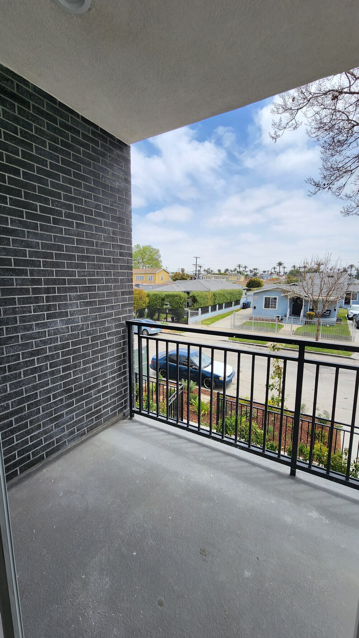Building Photo - 2637 S Cochran Ave
