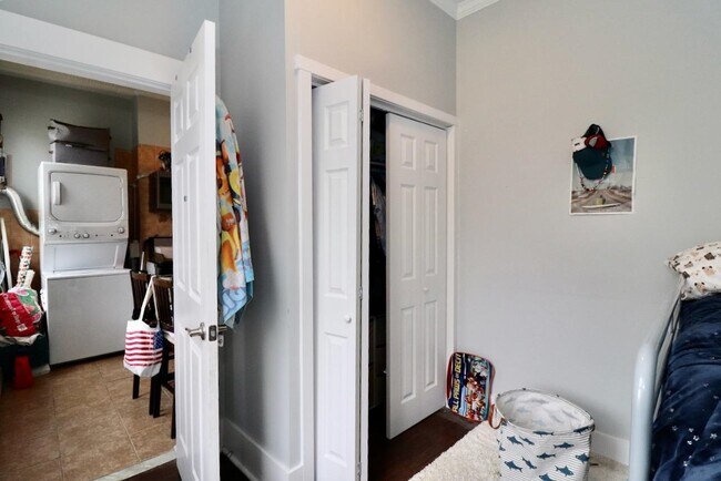 Building Photo - 19 Graham St