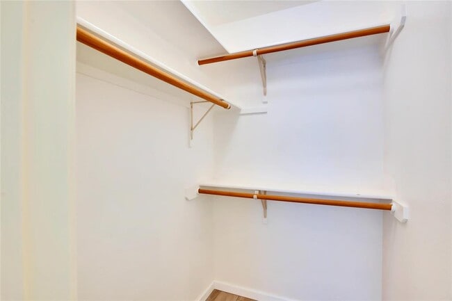 Building Photo - 10321 Beard Ave