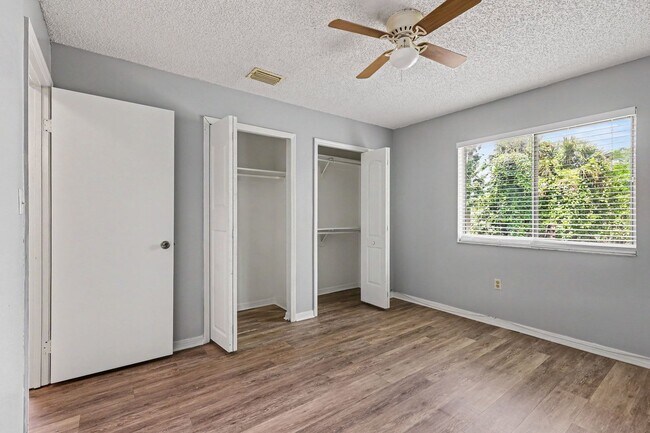 Building Photo - 2280-2286 Fox Hollow Dr.