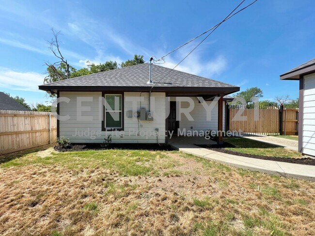 Building Photo - Charming Like New 3/2/1 in Fort Worth For ...