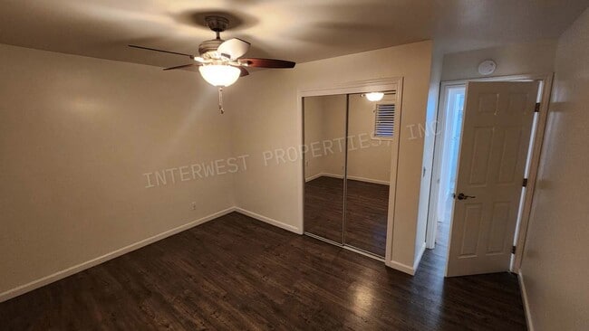 Building Photo - Remodeled 3 bedroom Ranch Style Milwaukie Home With SS Appliances, Fenced Backyard, Garage, & Ext...