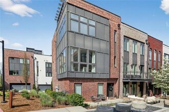 Building Photo - 1214 Chelsea Cir NW