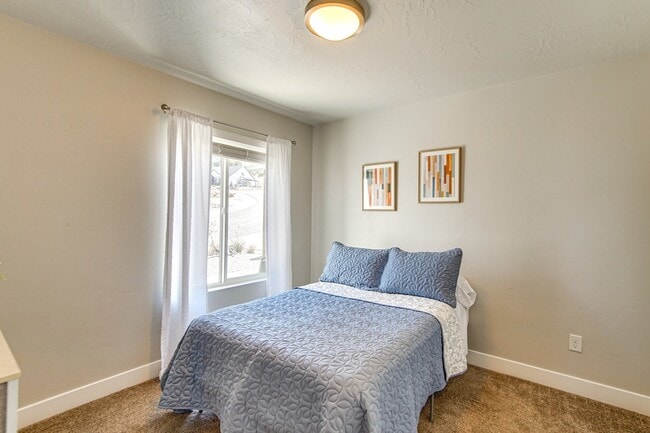 Building Photo - 48 S Cimarron Cir