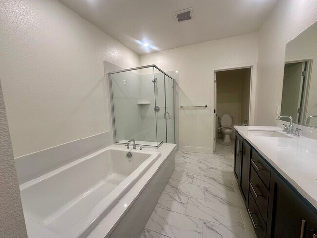 Building Photo - Bright 4 Bedroom 3 bath in FREMONT!