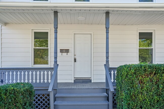 Building Photo - 10 Perry Hill Rd