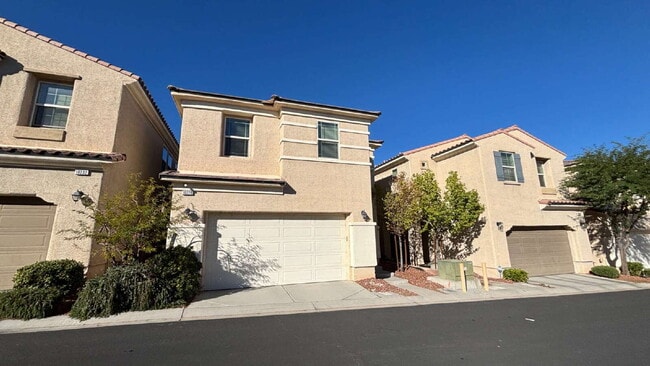 Building Photo - 4 Bed, 3 Bath