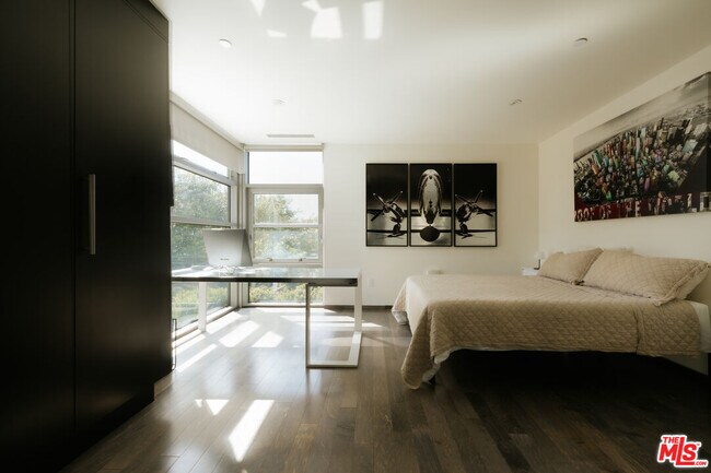 Building Photo - 2651 Nichols Canyon Rd