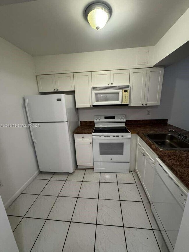 Building Photo - 16465 NE 22nd Ave