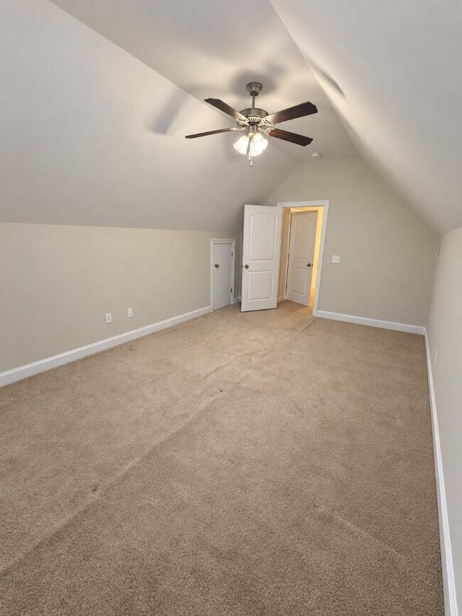 Building Photo - 114 Essen Ln