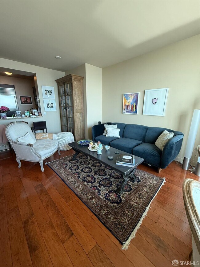 Building Photo - 425 1st St