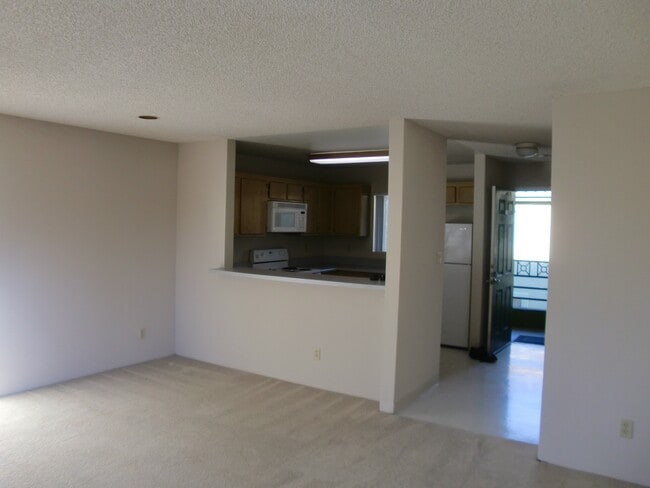 Building Photo - 7425 Charmant Dr