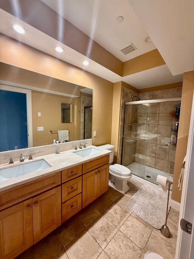 Building Photo - Spacious Townhouse Steps from Tarrytown Wa...