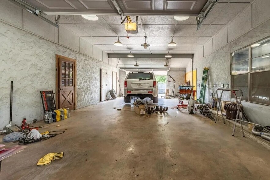 Building Photo - 463 Sprucewood Ln