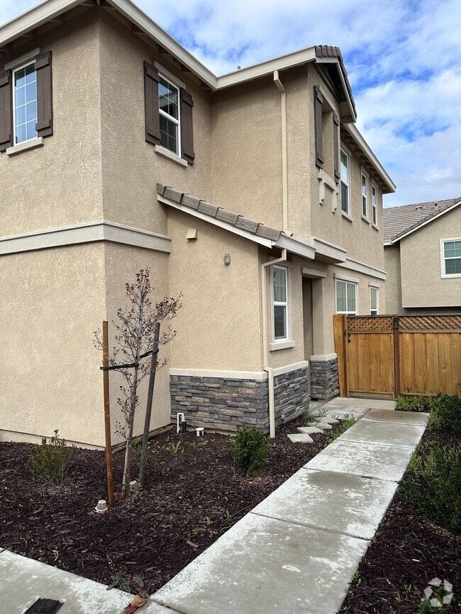 Building Photo - $500.00 off first full months rent