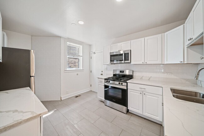 Building Photo - 1118 Garnett Pl