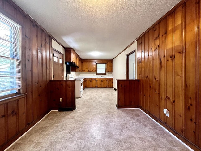 Building Photo - 1716 Covair St