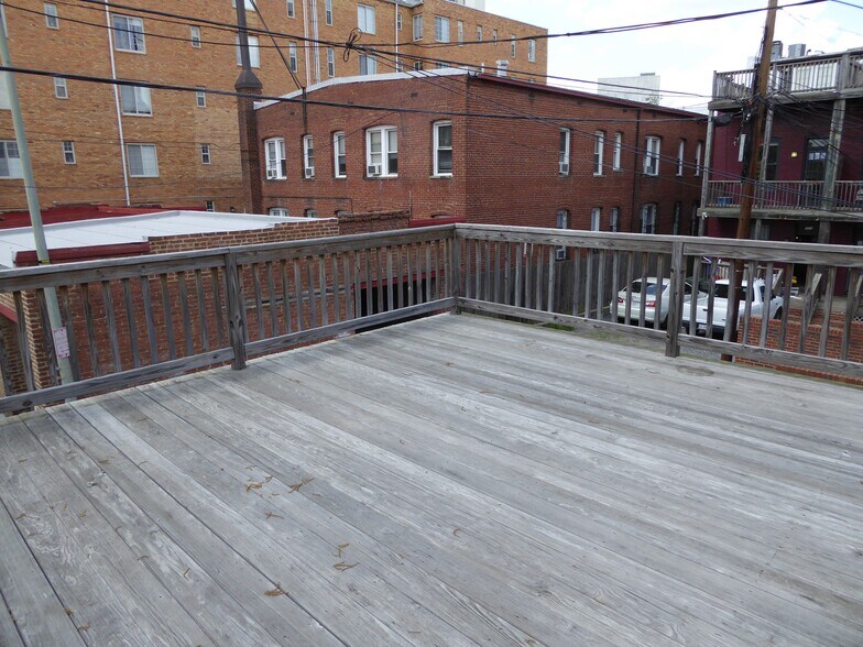 Building Photo - 118 3rd St NE