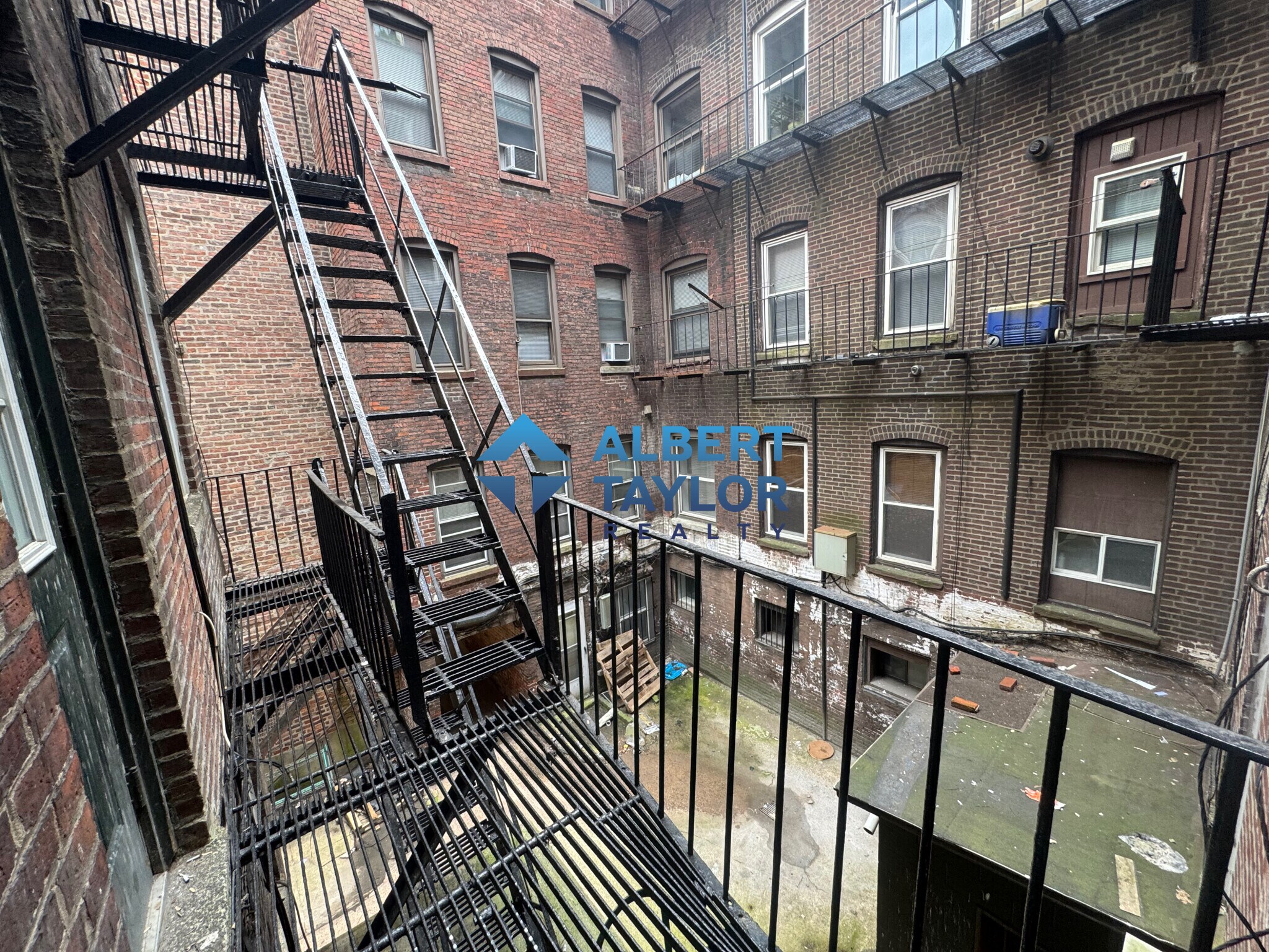Building Photo - 166 Endicott St