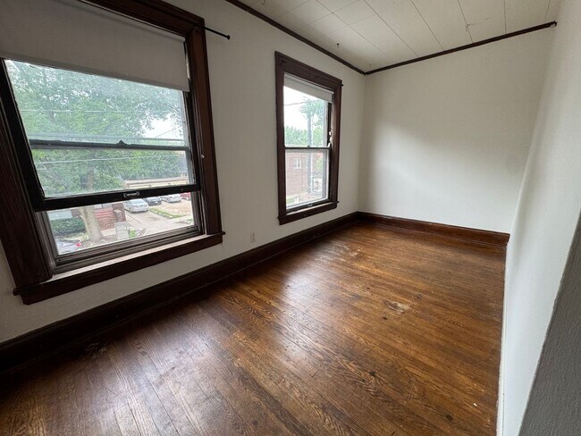 Building Photo - 213-215 N Paterson