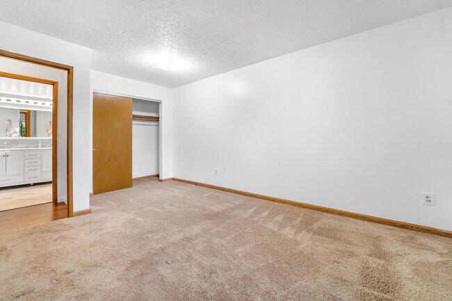 Building Photo - 3914 S Regal St