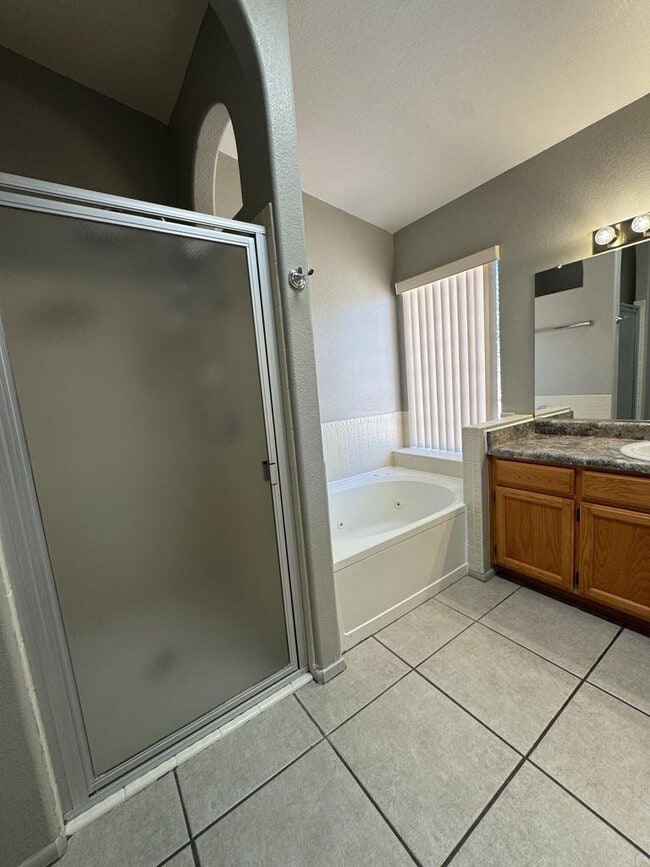 Building Photo - 4877 Los Reyes Dr