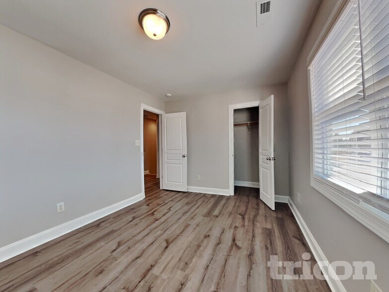 Building Photo - 31 Oakton Dr