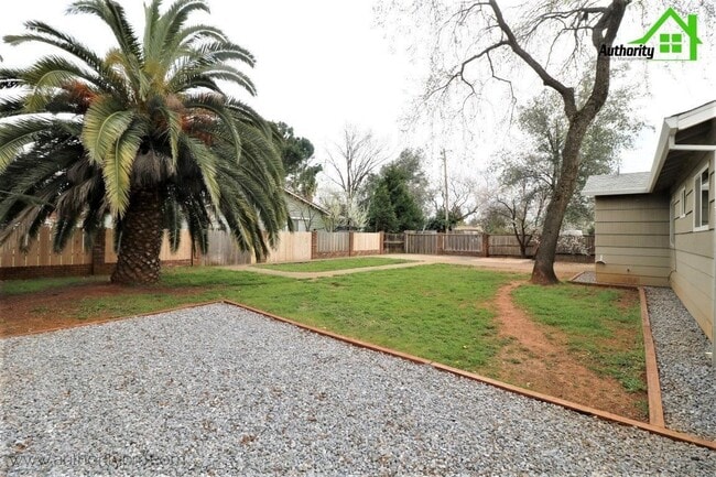 Building Photo - 3909 Mercury Dr